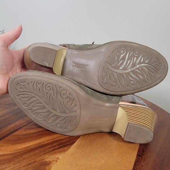 Earth Olive Green Leather Heeled Sandals Oerforated Design Lace up Size 9 D Wide - Picture 13 of 17